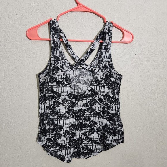 Guess Tank Top Womens Medium Black White Rose Floral Sleeveless Fariegoth - Picture 3 of 14